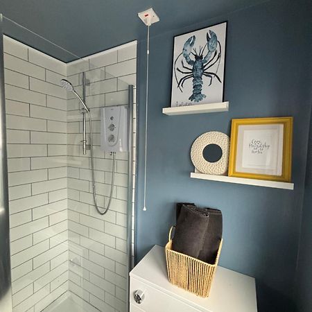 Lovely Spacious Loft Close To Train Station เวอร์ทิง ภายนอก รูปภาพ