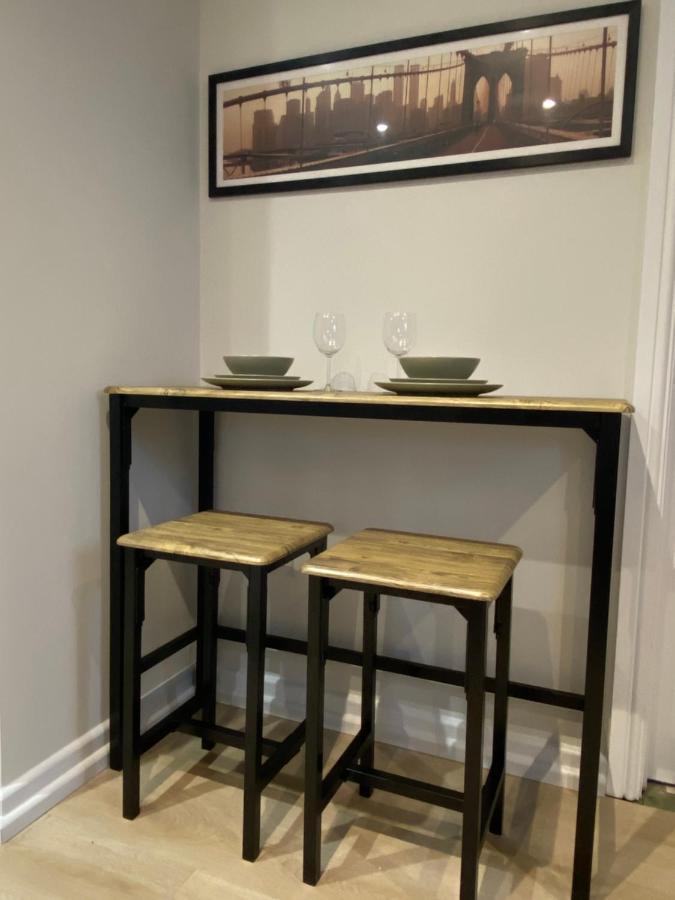Lovely Spacious Loft Close To Train Station เวอร์ทิง ภายนอก รูปภาพ
