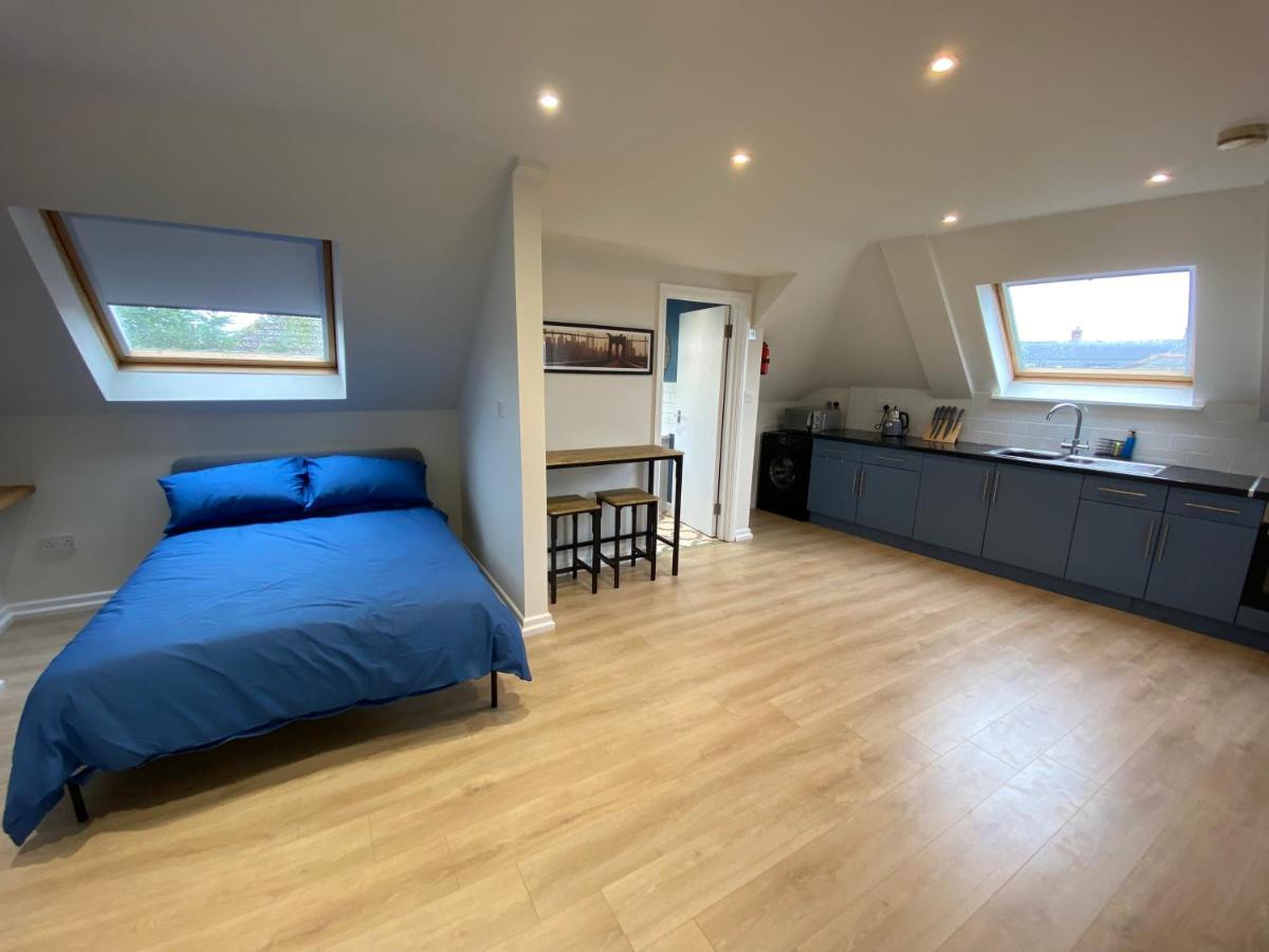 Lovely Spacious Loft Close To Train Station เวอร์ทิง ภายนอก รูปภาพ