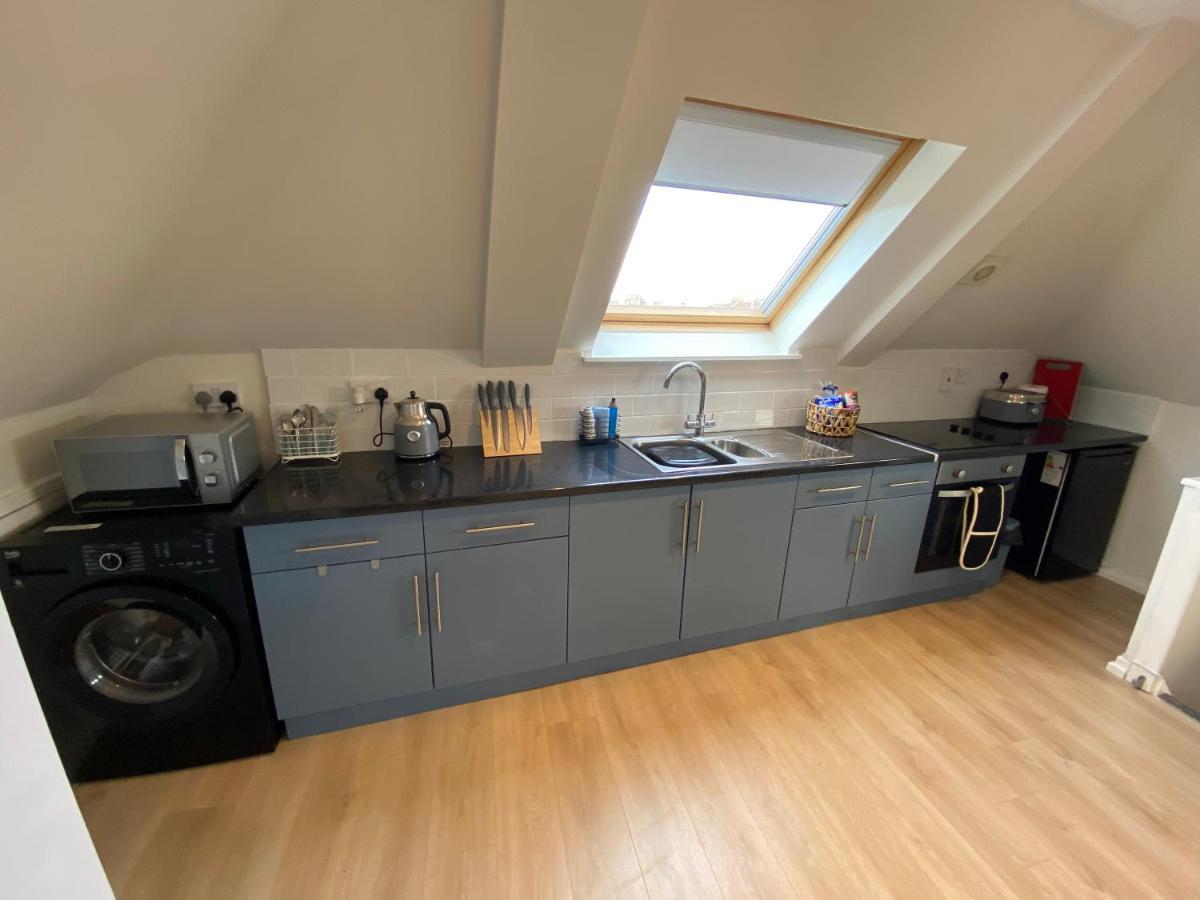 Lovely Spacious Loft Close To Train Station เวอร์ทิง ภายนอก รูปภาพ