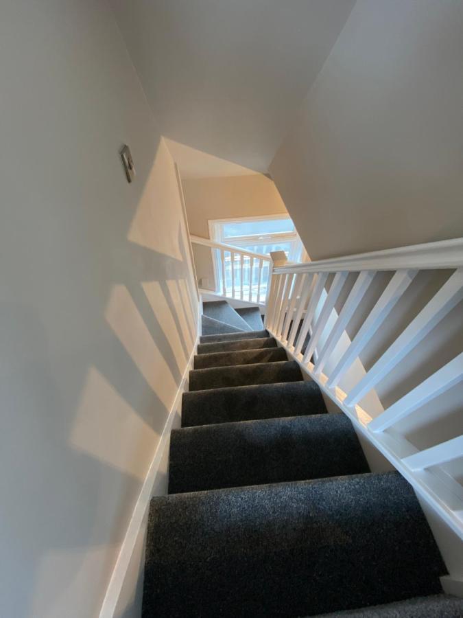 Lovely Spacious Loft Close To Train Station เวอร์ทิง ภายนอก รูปภาพ