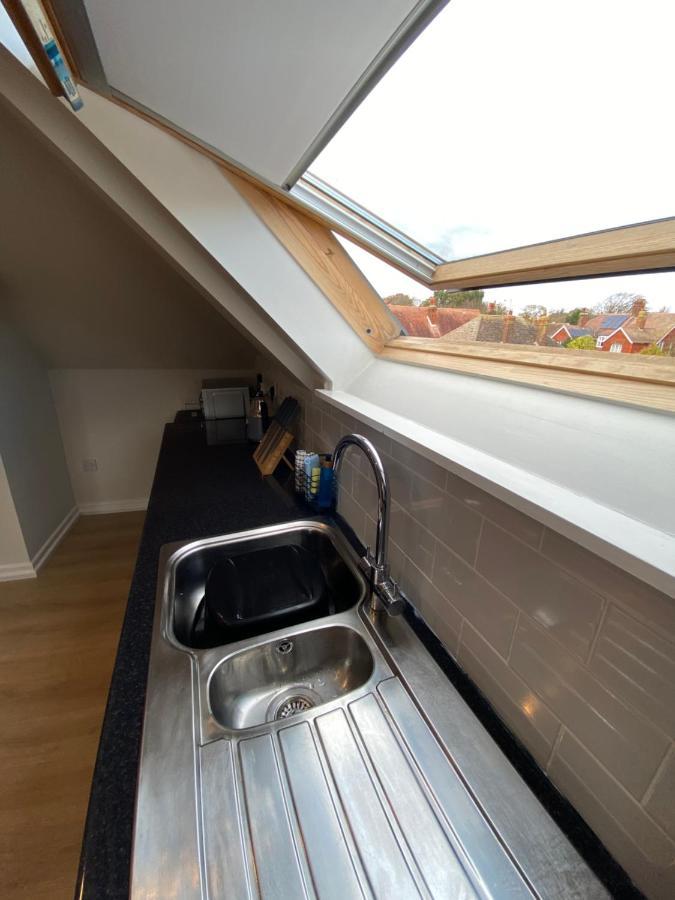 Lovely Spacious Loft Close To Train Station เวอร์ทิง ภายนอก รูปภาพ